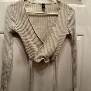 $2/15 Windsor cropped sweater